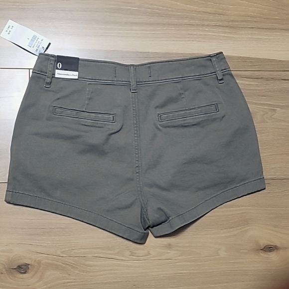 NWT Abercrombie & Fitch Green Boyfriend Short - Picture 3 of 9